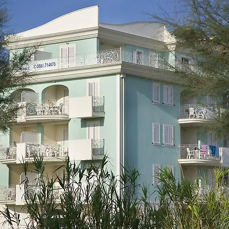 布鲁马尔公寓 3*